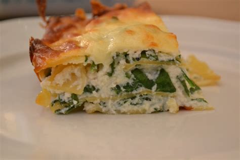 I have no idea how you use up 20 lasagna noodles in a 9 x 13 pan. 10 Minute Spinach and Ricotta Lasagna - Natalie Paramore