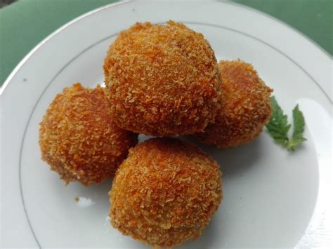 Langkah pertama untuk resep ini adalah memberi kita bahan baku yang baik. Resep Membuat Bola Bola Talas Goreng Renyah dan Gurih ...