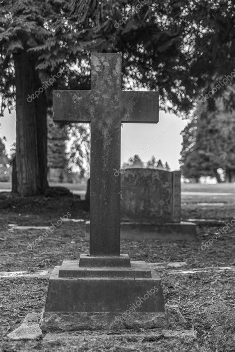 Pictures Famous Gravestones Tombstone And Graves In Graveyard