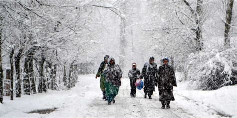Gulmarg weather & snow information. Rain and snow likely over Gulmarg, Srinagar, Manali ...