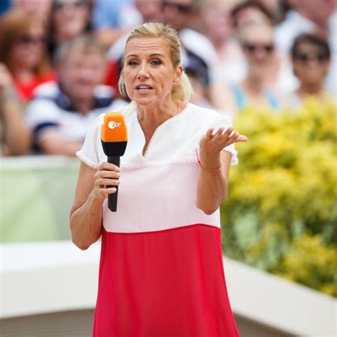 Andrea kiewel präsentiert wieder großartige musik und gäste! "ZDF-Fernsehgarten" fällt durch: Andrea Kiewel erntet ...