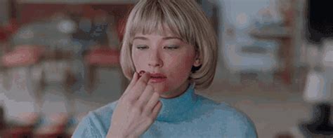 Swallow Swallow Film Gif Swallow Swallow Film Pica Discover Share Gifs