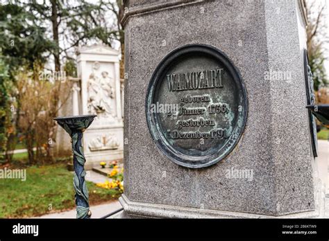 Tombe Et Mémorial De Wolfgang Amadeus Mozart Sur Le Cimetière Central