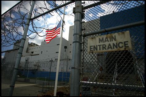 Nyc Jail Workers Allegedly Watched As Suicidal Rikers Island Inmate