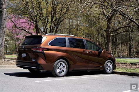 Toyotas 2021 Sienna Hybrid Proves Minivans Can Be Fun Not Just