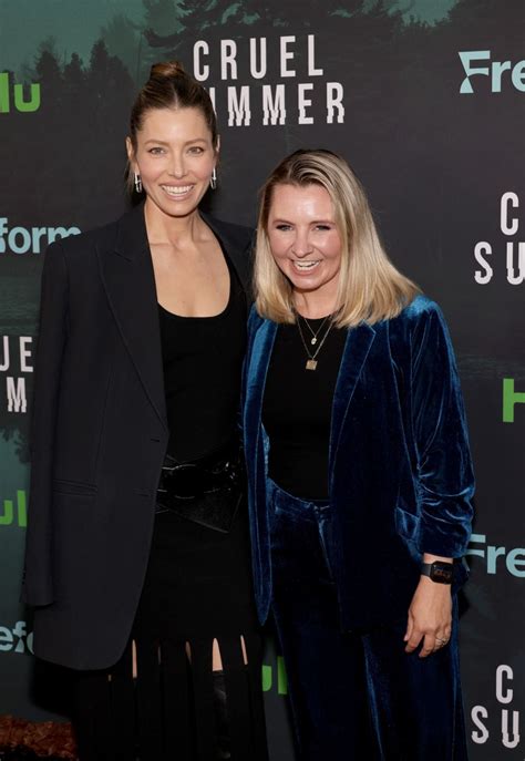 ‘7th Heaven Sisters Jessica Biel And Beverley Mitchell Reunite On The