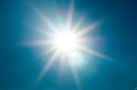 Niebezpieczne słońce: jak chronić skórę latem? - Puls Medycyny ...