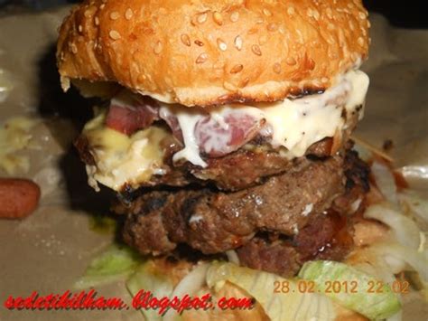 So the burger bakar craze had piqued my curiosity. seindah salju: Kaw Kaw Burger Bakar - Kasi Tergugat Iman ...