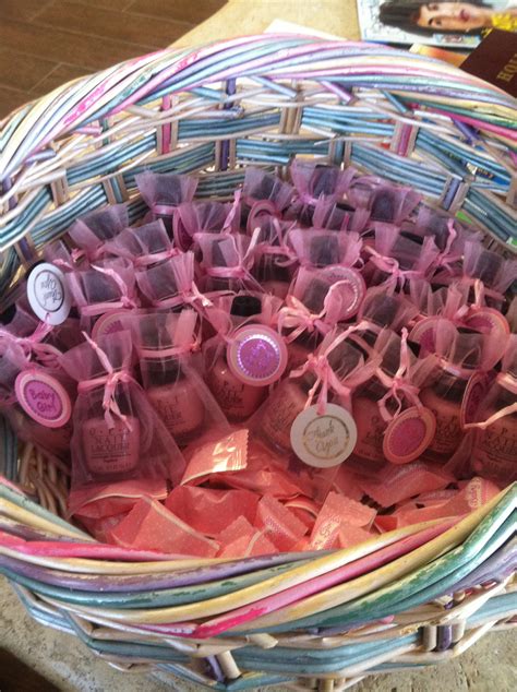Pretty in pink or bold in blue? Party favor for each guest at a baby shower "it's a girl ...