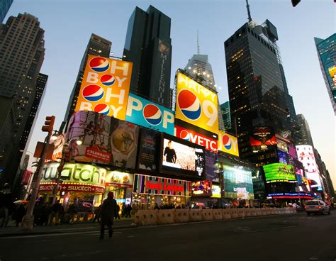 Times Square Promotes Art With 