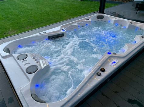 Brand New I Sense Grande 10 Person Hot Tub Luxury Spa Quick Delivery Summer Houses Cheap