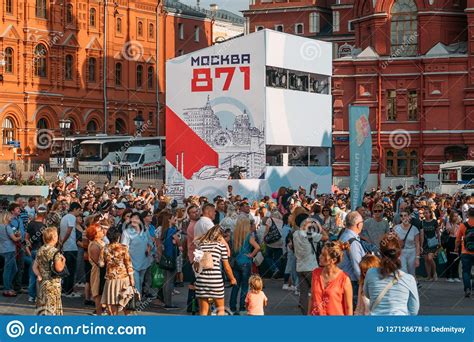 Moscow Russia 9 September 2018 Crowds Of Walking People Tourists