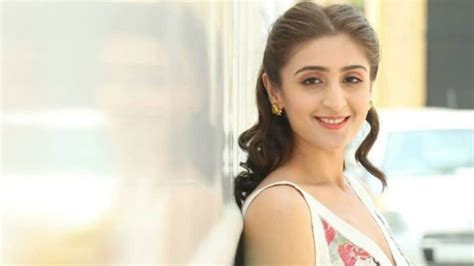 Dhvani Bhanushali Looks Drop Dead Gorgeous In Her New Picture The