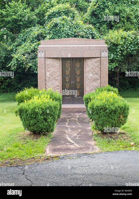 Monumento Cementerio Fotografías E Imágenes De Alta Resolución Alamy