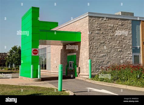 Drive Thru Bank Hi Res Stock Photography And Images Alamy