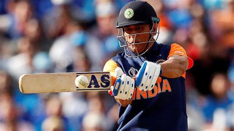 World Cup Dhoni Criticised For Baffling Innings But Gets Kohli
