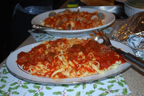 This traditional italian christmas dinner includes at least seven different types of seafood. granpalovestocook: CHRISTMAS EVE SEAFOOD PASTA