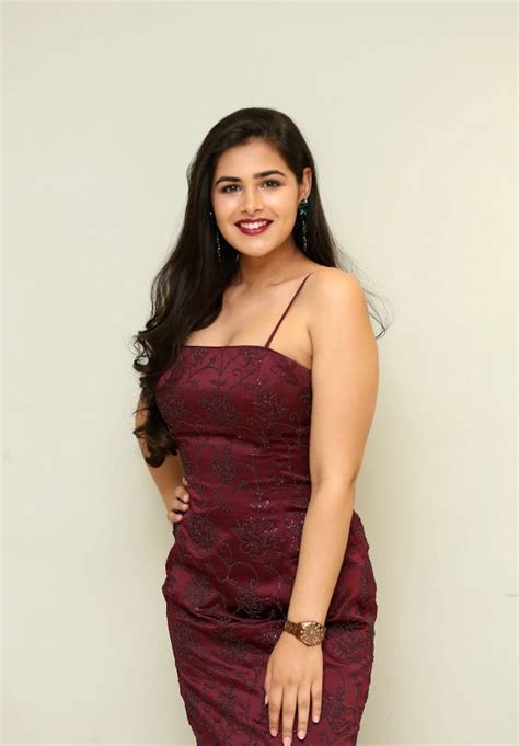 Indian Hot Actress Sexy Pictures Divya Prasanna Actress Sexy Cleavage
