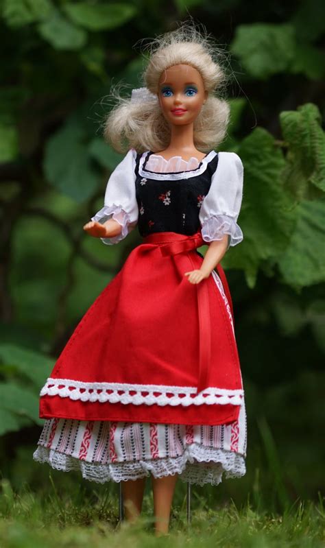 Schnittmuster barbie puppenkleider, burda style 8576. Puppen-Schnittmuster - Barbie Schnittmuster: Dirndlkleid ...
