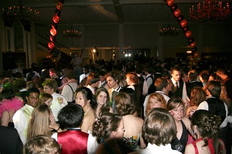 Fileprom Crowded Dancefloor Wikimedia Commons