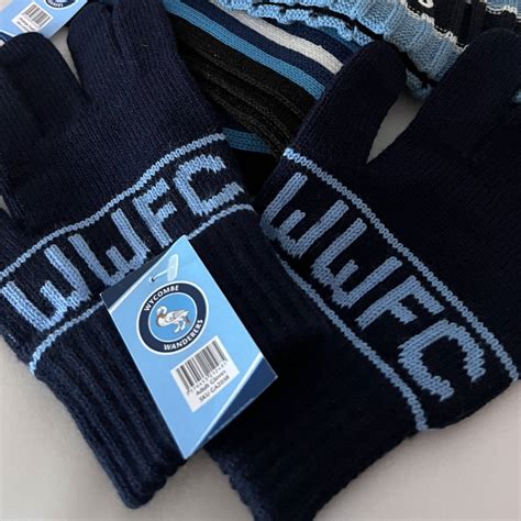 Adult Wwfc Gloves Wycombe Wanderers Fc Club Shop