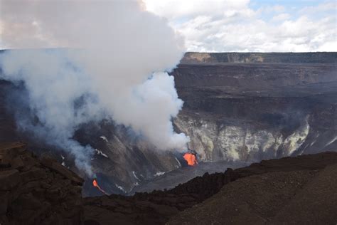 Usgs Photos Of Eruption At Halema‘uma‘u Dec 22 Hawaii News And
