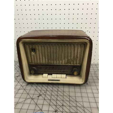 Vintage Telefunken Model Jubilate 7s Shortwave Radio Powers On