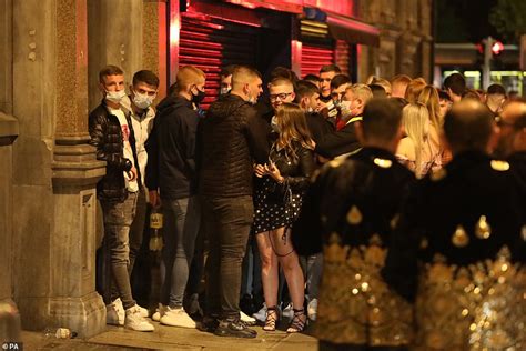 Dublin Drinkers Pack Into Nightclubs For The First Time In 600 Days As