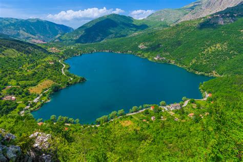 Lago Di Scanno E Borgo Scanno Abruzzo Dlt Viaggi