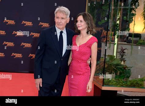 Harrison Ford Mit Ehefrau Calista Flockhart Bei Der Premiere Des