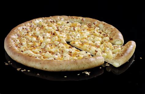 Mac N Cheese Pizza Is Finally A Reality From Pizza Hut