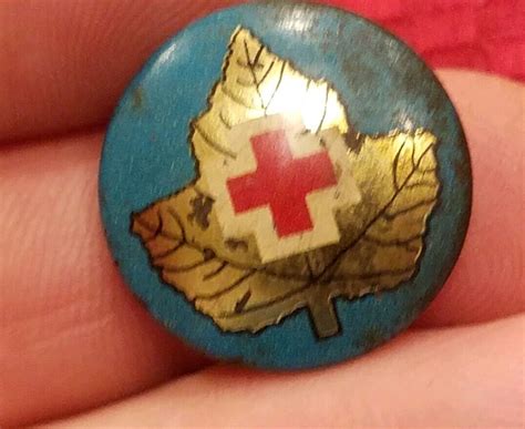 Lot Of 3 Vintage Red Cross Pinbacks Canadian Donor Pins 120j Ebay