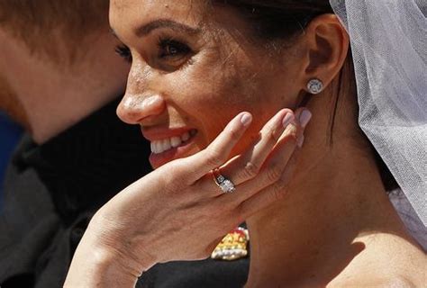 Prince harry's ring will be a platinum band with a textured finish. Prince Harry and Meghan Markle Wear Wedding Bands - Meghan ...