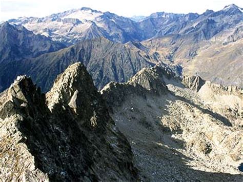 En el pueblo de benasque, en la provincia de huesca, puedes encontrar las actividades y casas rurales que se muestran a continuación. Benasque Huesca Pirineo Aragonés. Casa turismo rural