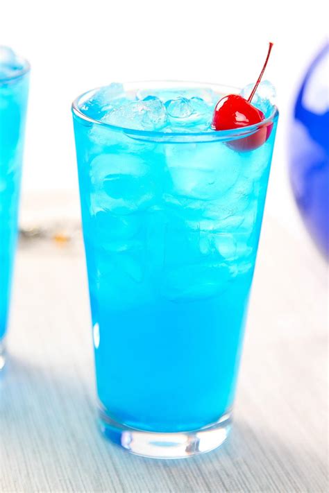 1 cl brandy, 1.5 cl curaçao blue, 2.5 cl licor 43. Blue Lagoon Cocktail | RecipeLion.com