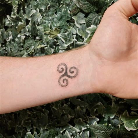The Triskelion Triskele Meaning And History Of Symbol