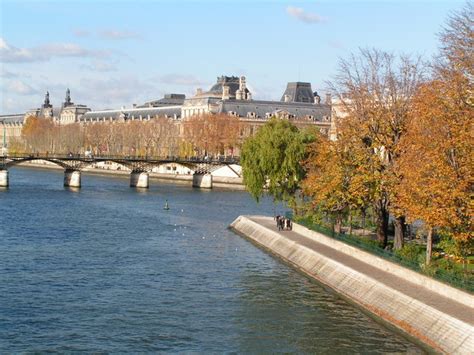 Holen sie sich ein 23.000 zweites seine river bridge and boats, stockvideo mit 29.97fps. Seine A Famous River In Paris Basin | Travel Featured