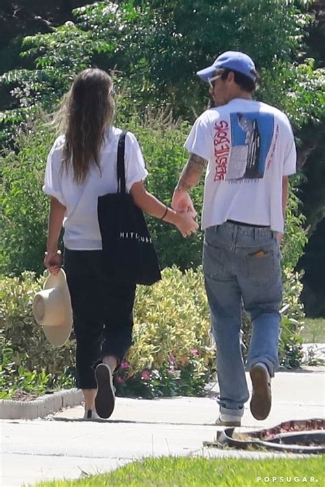 Harry Styles And Olivia Wilde Show Pda During La Lunch Date Popsugar Celebrity Uk