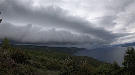 Shelf Cloud Rolling Into Cres Island Croatia Apr 28th 2019 Youtube