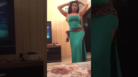 Iraqian dance at home so nice رقص عراقي راقي و حلو في منزل. رقص منزلي - YouTube