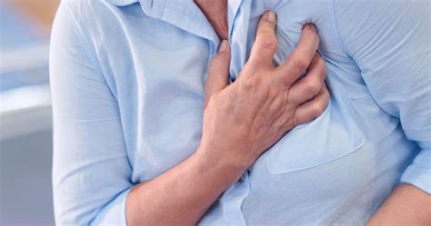 7 Early Warning Signs Of A Heart Attack That Women Always Ignore