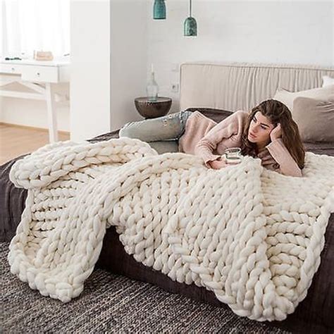 Fashion Hand Chunky Knitted Blanket Thick Yarn Wool Like Polyester