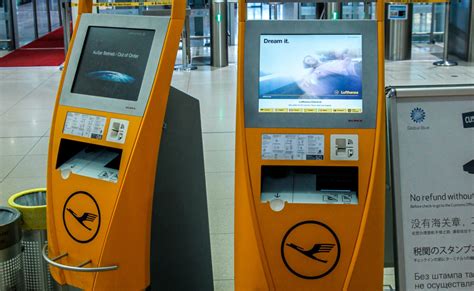 This service is available at all our departure airports in our entire route network. Bei Lufthansa muss man online oder am Automaten einchecken ...