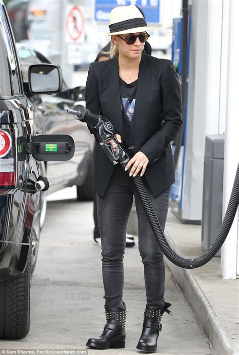 Kaley Cuoco Looks Cute In Fedora Hat And Biker Boots Daily Mail Online