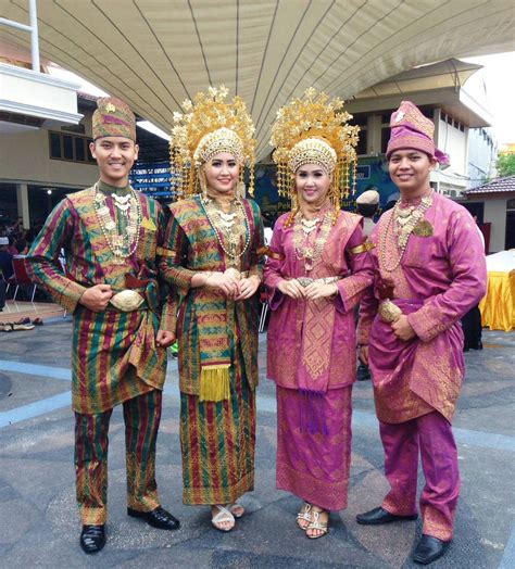 Baju Pernikahan Adat Melayu Riau