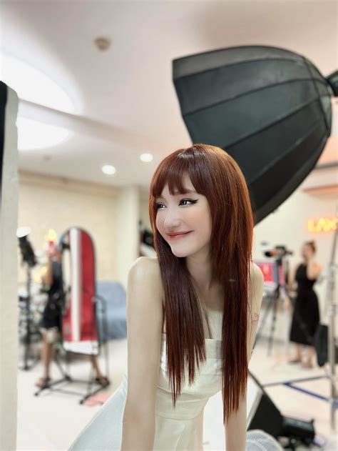 Elly Trần đăng ảnh với diện mạo mới lạ bị fan yêu cầu tắt app