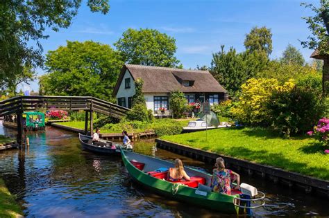 A Real Life Fairytale Town A Guide To Visiting Dreamy Giethoorn