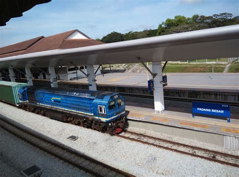 Express train no.950 from padang besar (malaysia) to hat yai junction (thailand) operating by state railway of thailand (srt). K M Cheng-Travel Journal: Malaysia (Padang Besar) Feb 2017