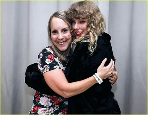 Secret Sessions Taylor Swift Has Fun With Fans In Lover Secret
