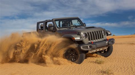 Jeep Gladiator 4xe Plug In Hybrid Pickup In The Works Autoblog